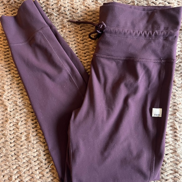 Vuori Red Leggings with Wide Waistband and Adjustable Drawstring - Picture 4 of 6